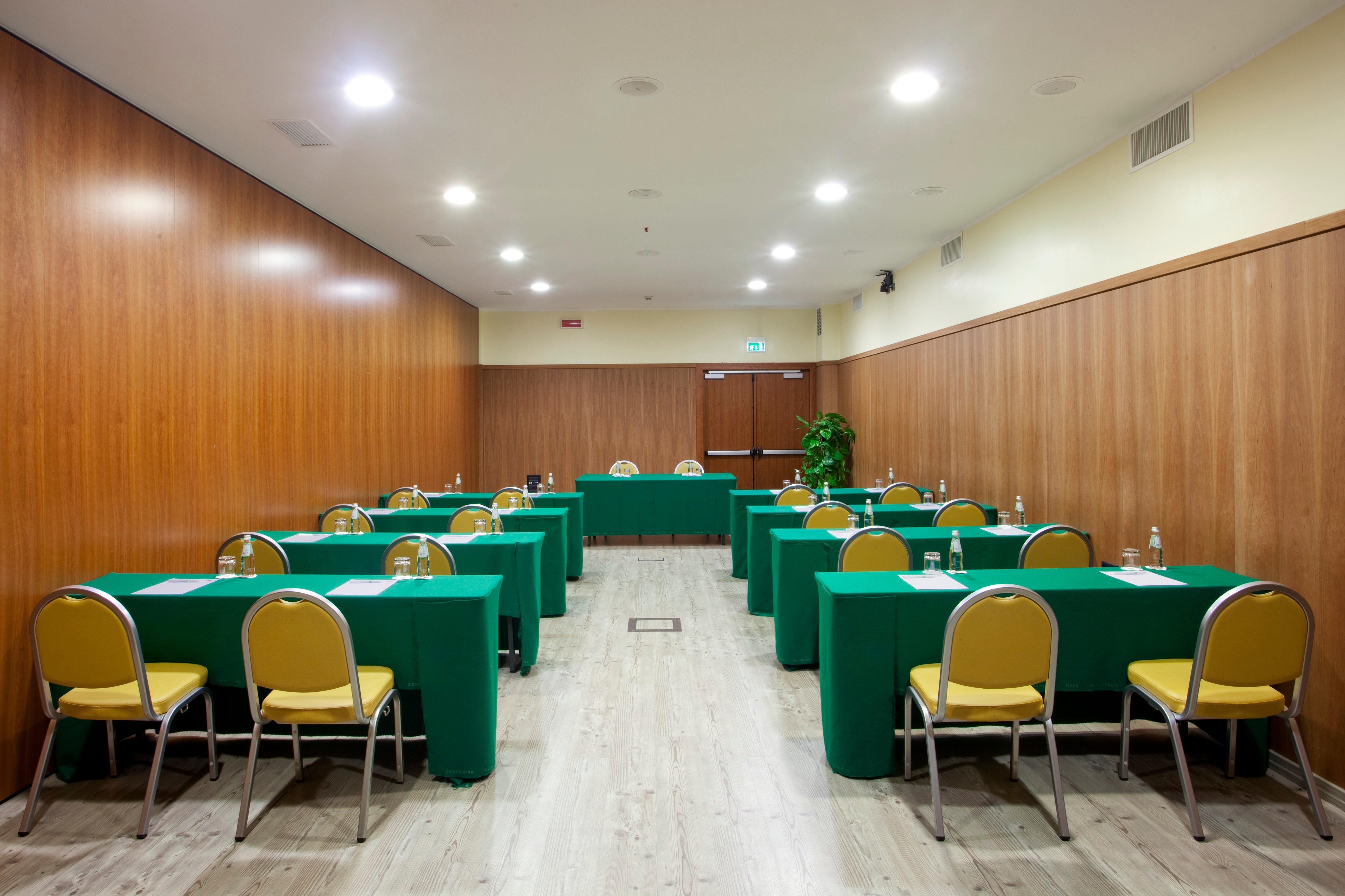 Holiday Inn Cagliari By Ihg Экстерьер фото
