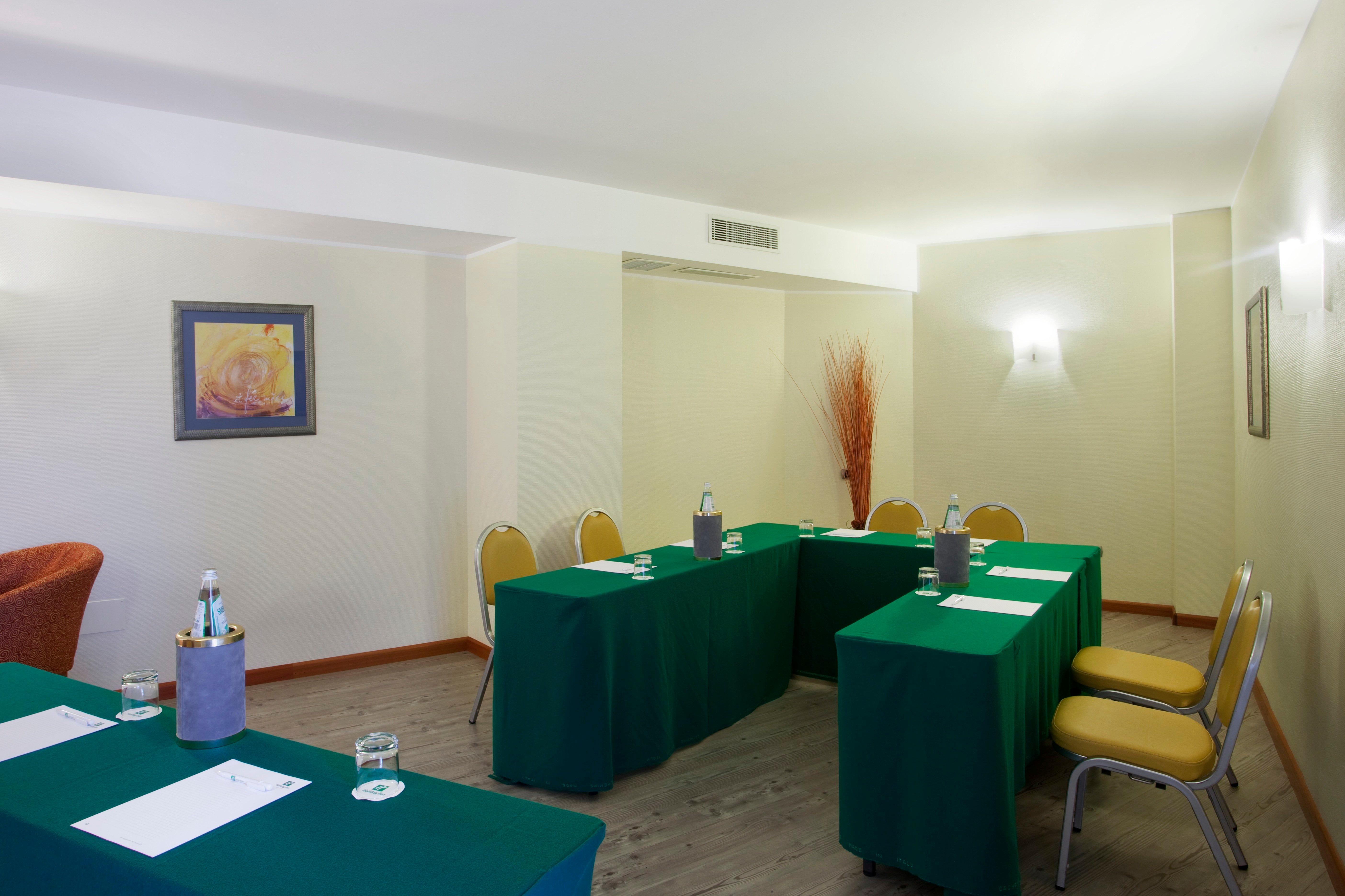 Holiday Inn Cagliari By Ihg Экстерьер фото
