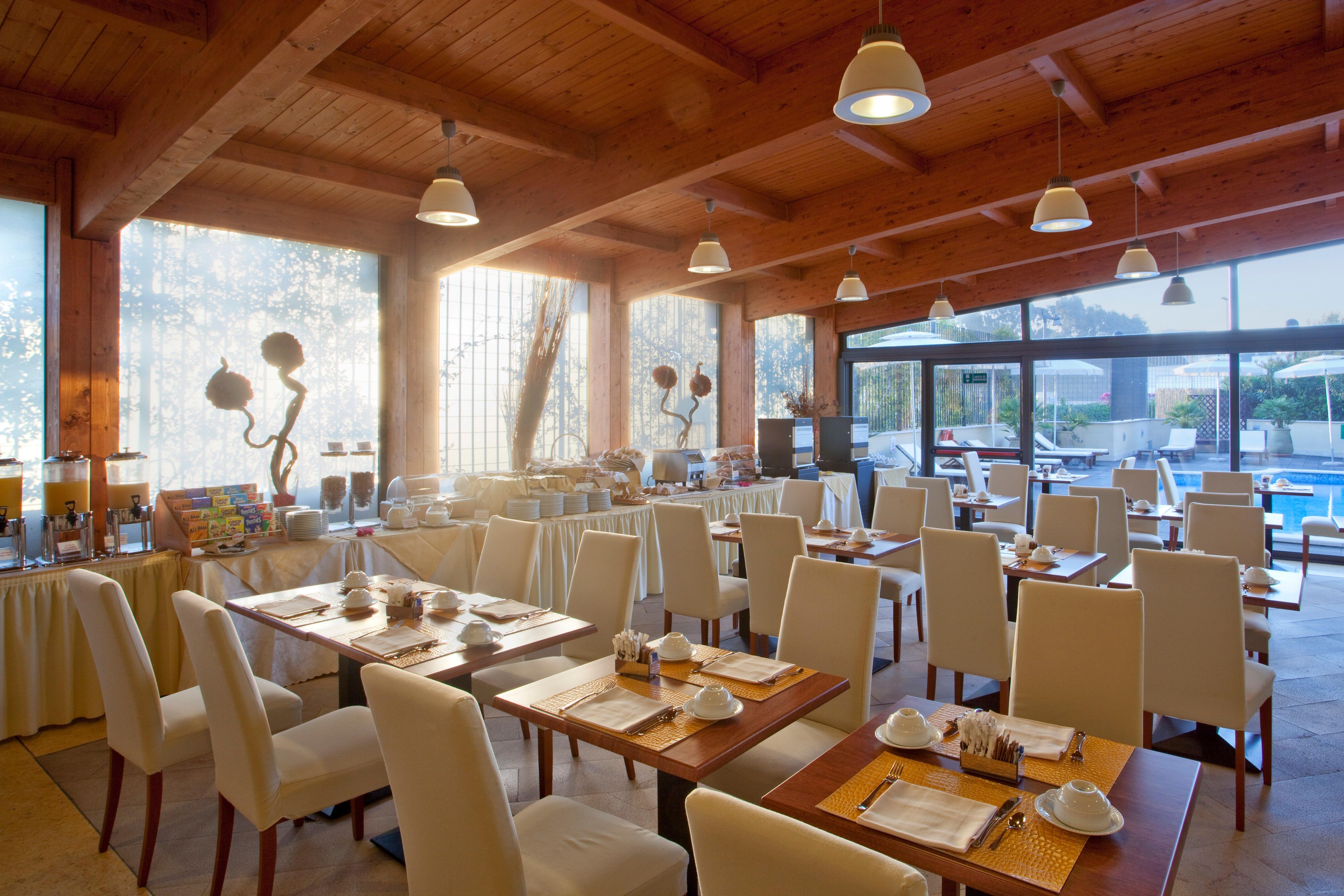 Holiday Inn Cagliari By Ihg Экстерьер фото