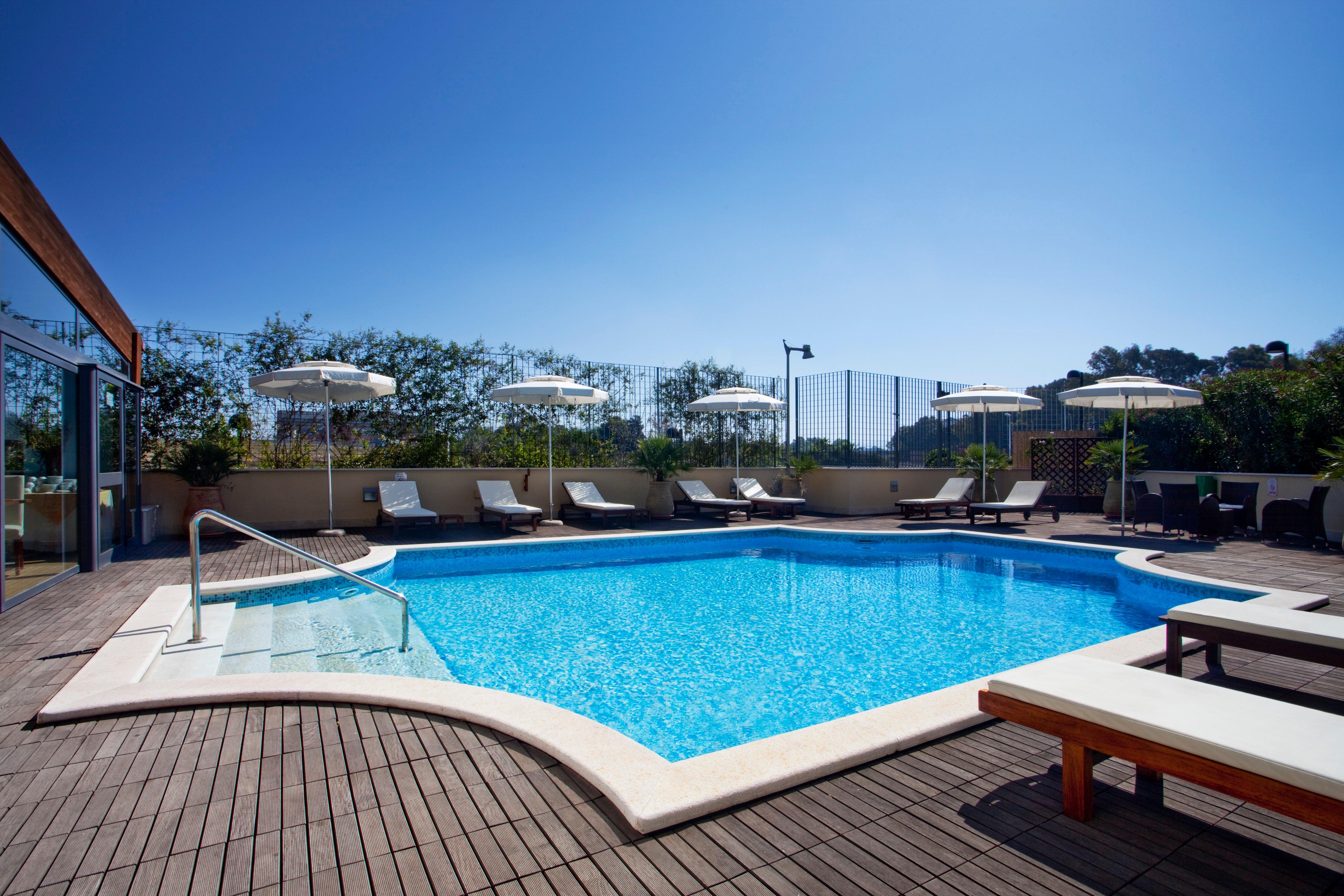 Holiday Inn Cagliari By Ihg Экстерьер фото