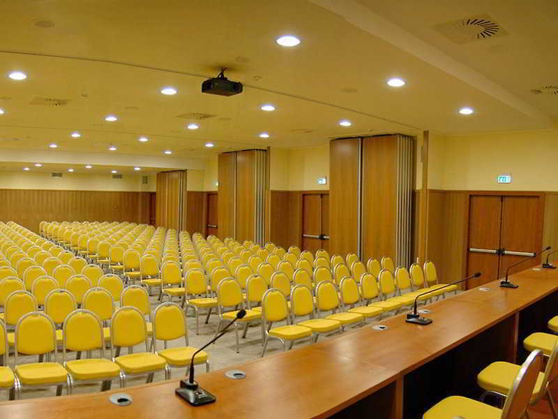 Holiday Inn Cagliari By Ihg Бизнес фото