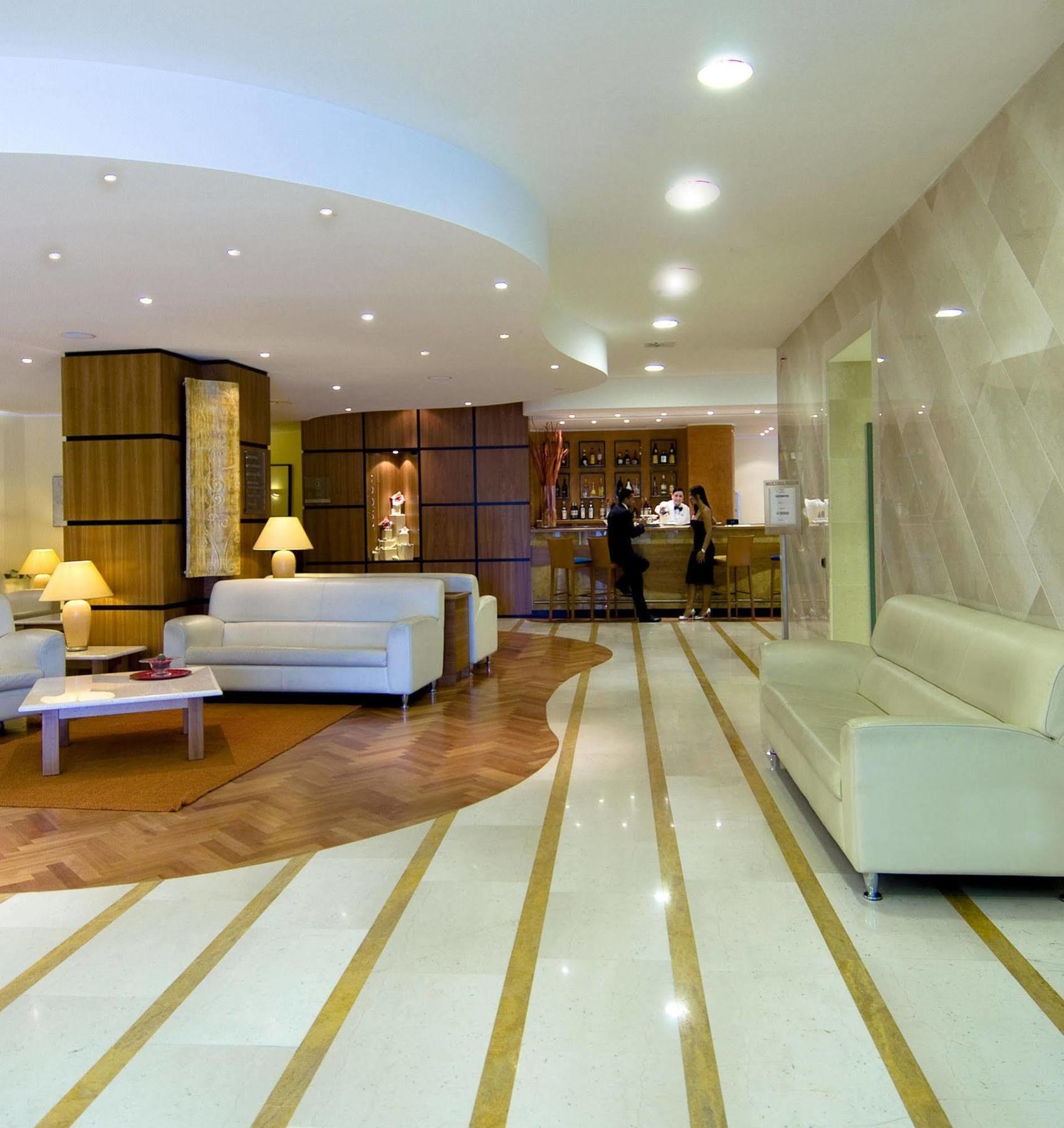 Holiday Inn Cagliari By Ihg Экстерьер фото